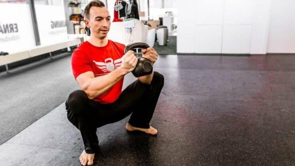 Goblet Squat Prying für Joint by Joint Ansatz